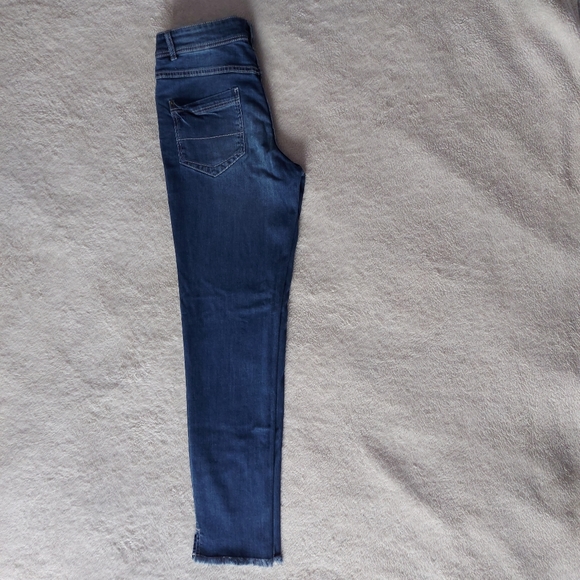 Blue Jeans - Picture 2 of 3